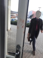 Krvavé stopy po bitce před vrátnicí - 29.3.2018